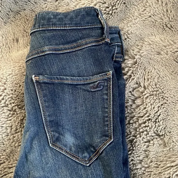 **SOLD Hollister Skinny Jeans - Picture 3 of 5